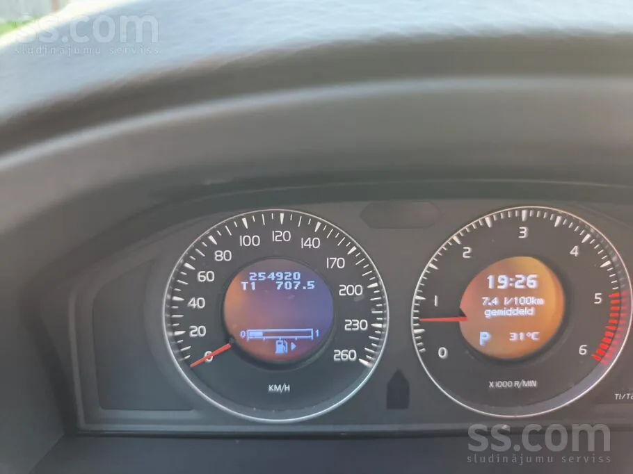 Volvo V70 2010 photo 5