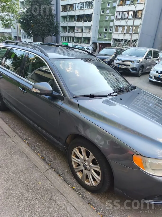 Volvo V70 2010 photo 2