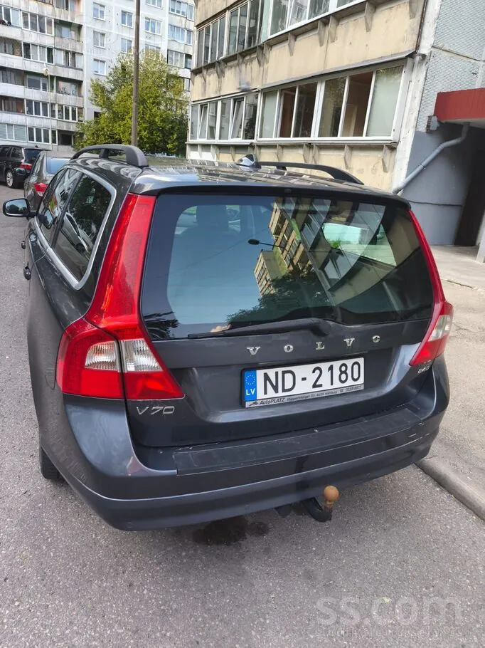 Volvo V70 2010 photo 4