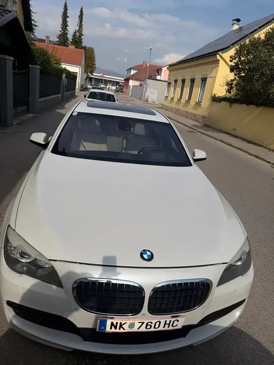 BMW 7 Series 2011 photo 3