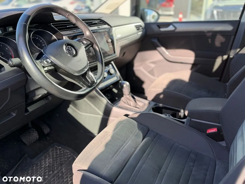 Volkswagen Touran 2020 photo 2