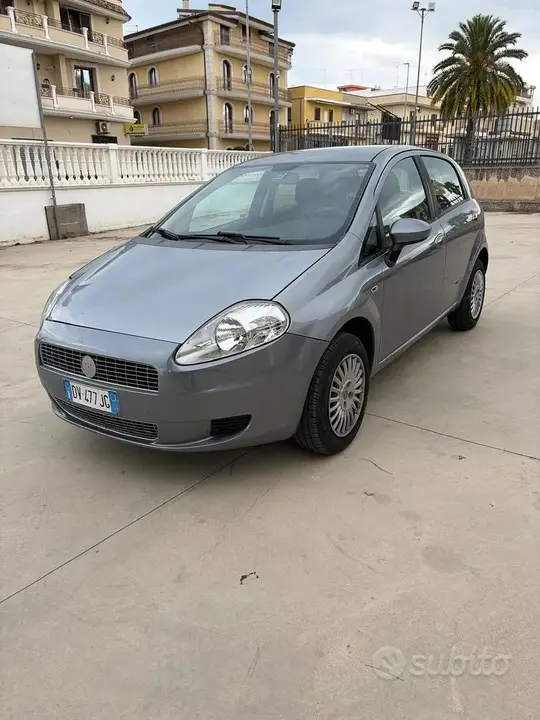 Fiat Grande Punto 2009 photo 3