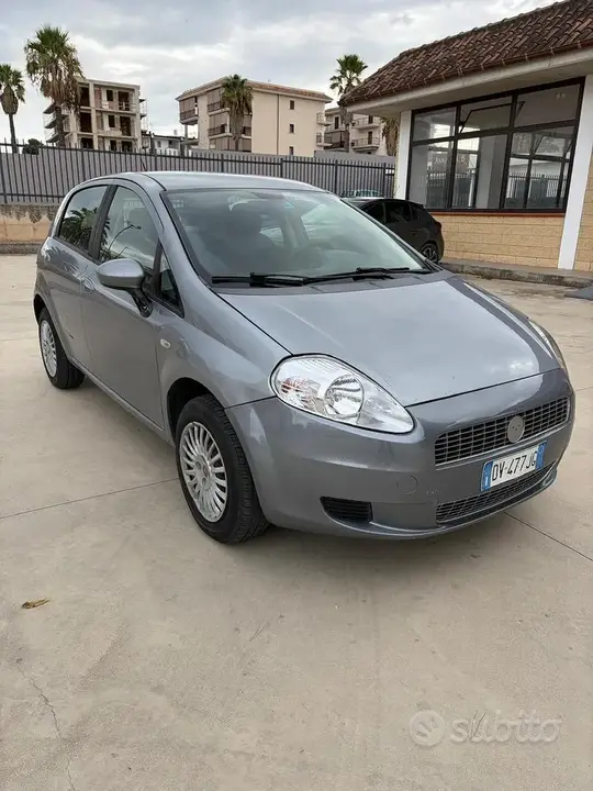 Fiat Grande Punto 2009 photo 2