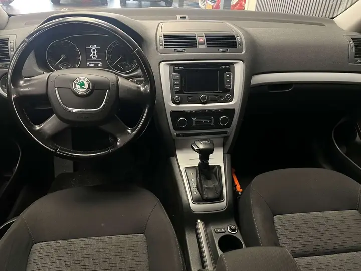 Skoda Octavia 2011 photo 3