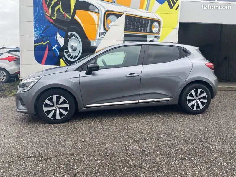 Renault Clio 2023 photo 2