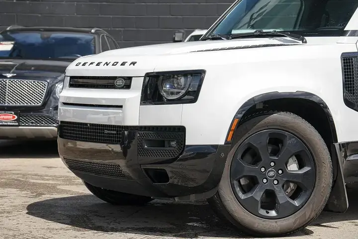 Land Rover Defender 2023 photo 3