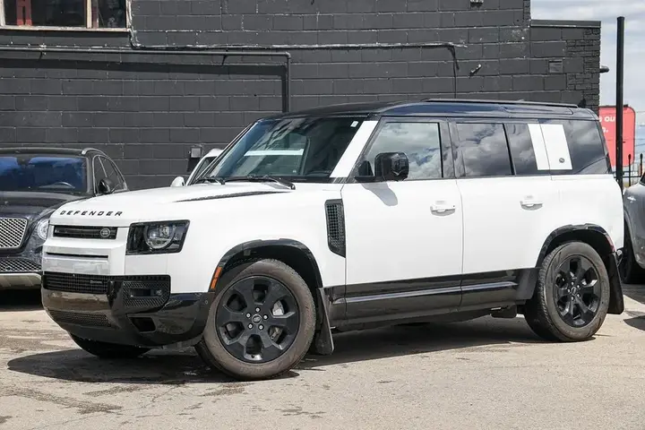 Land Rover Defender 2023 photo 2