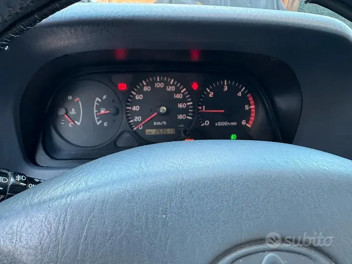 Toyota Land Cruiser 2000 photo 2