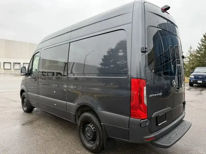 Mercedes-Benz Sprinter Van 2023 photo 4