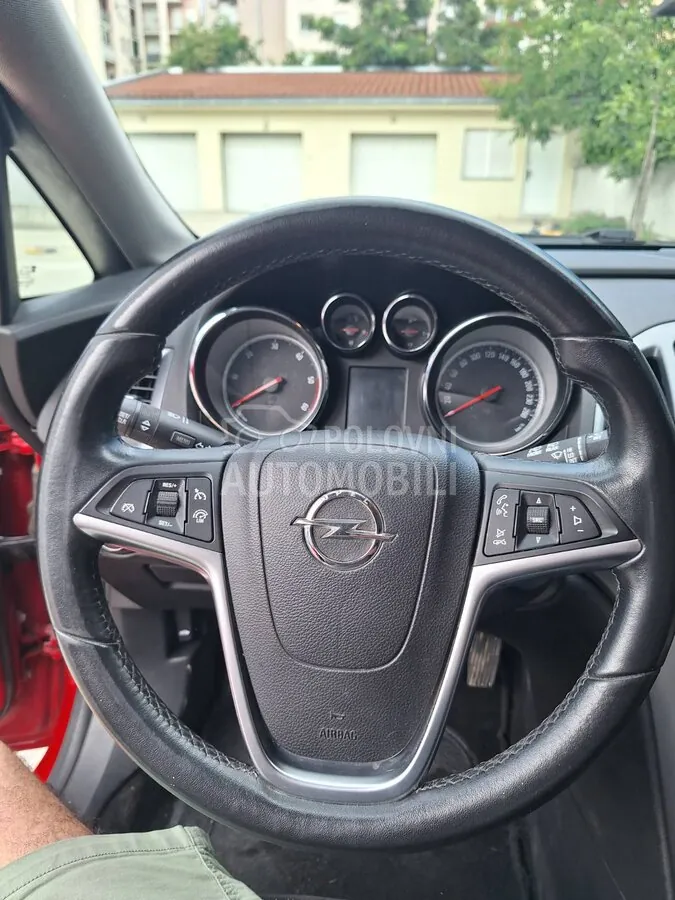 Opel Astra J 2015 photo 2