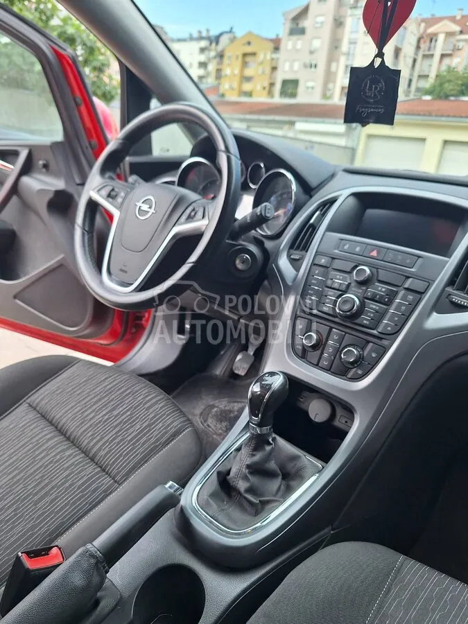 Opel Astra J 2015 photo 4