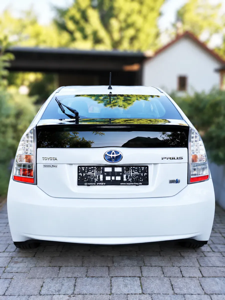 Toyota Prius 2011 photo 3