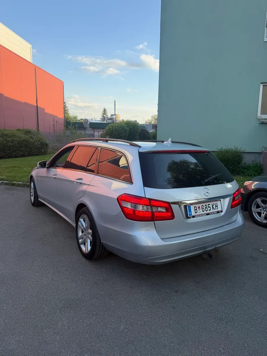 Mercedes-Benz E-Class 2010 photo 2
