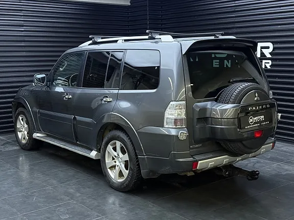 Mitsubishi Pajero 2010 photo 2