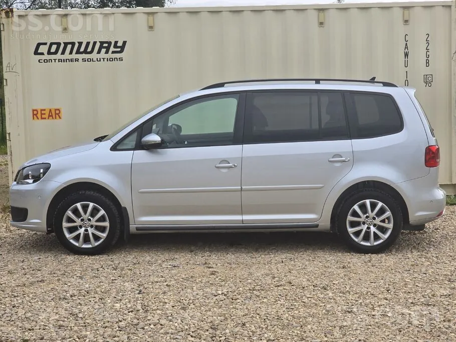 Volkswagen Touran 2010 photo 2