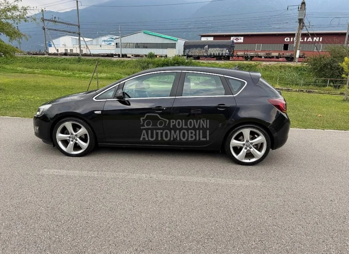 Opel Astra J 2011 photo 4