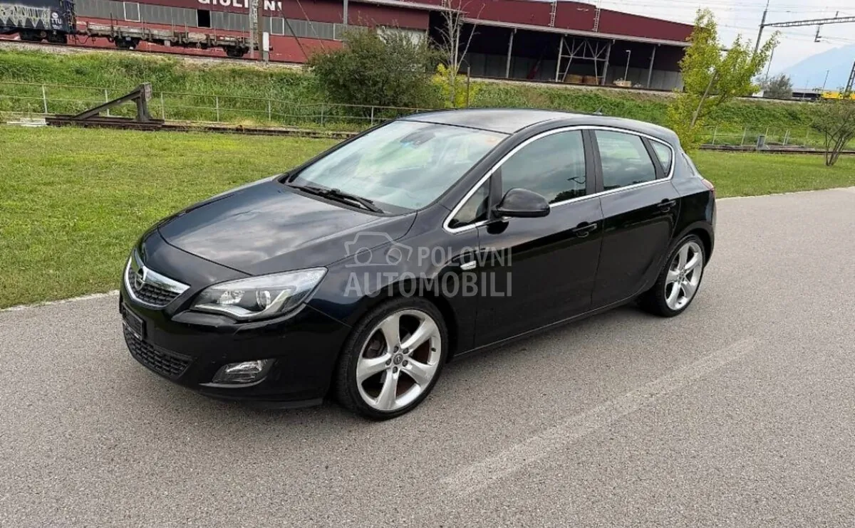 Opel Astra J 2011 photo 3