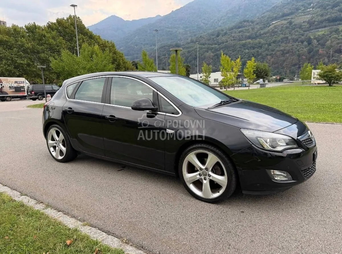 Opel Astra J 2011 photo 2