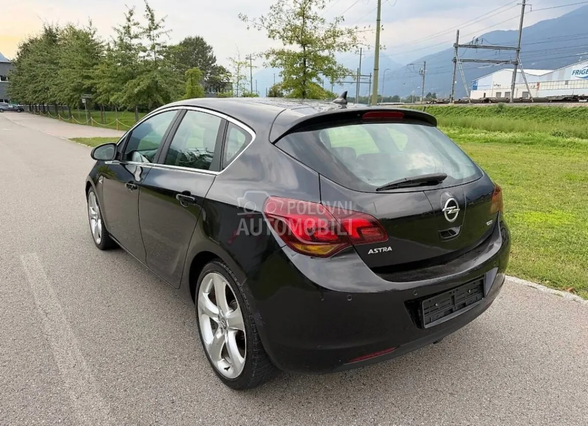 Opel Astra J 2011 photo 5