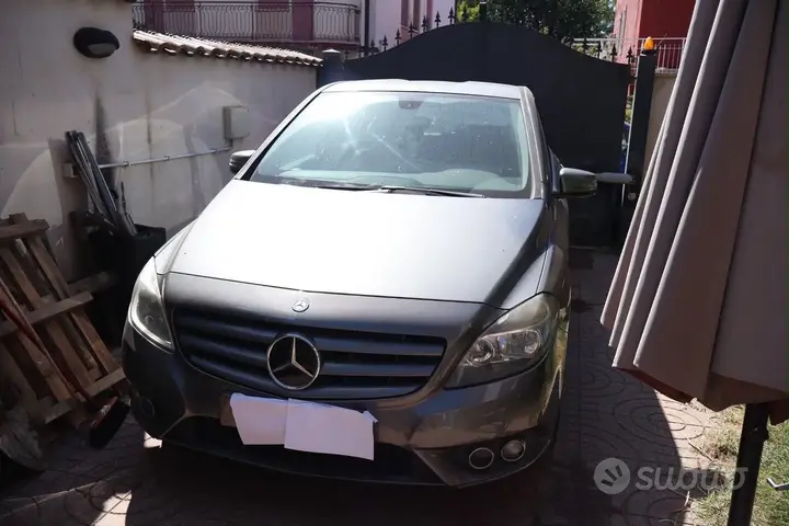 Mercedes-Benz B 180 Cdi Executive 2012 photo 2