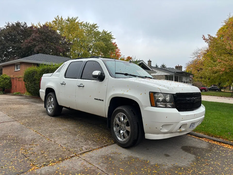 Chevrolet Avalanche 2009 photo 3