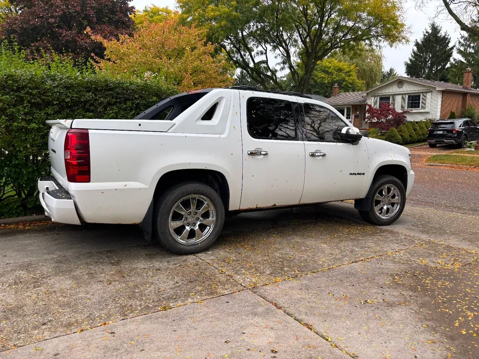Chevrolet Avalanche 2009 photo 2