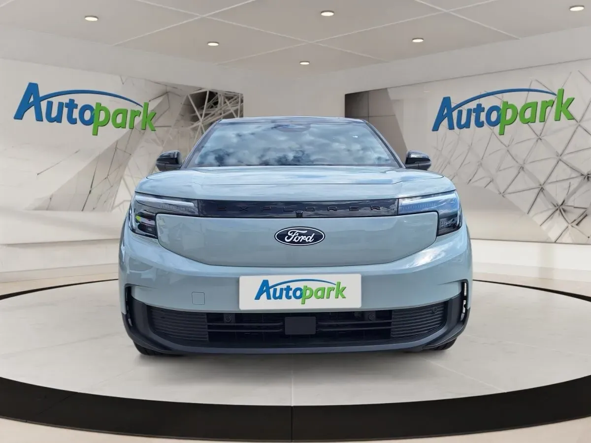 Ford Explorer 2026 photo 2