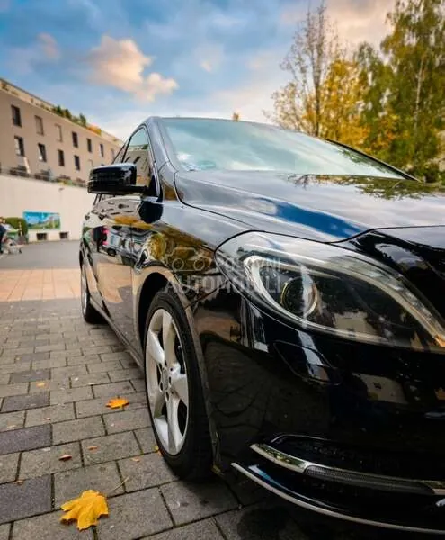 Mercedes-Benz B180 2012 photo 3