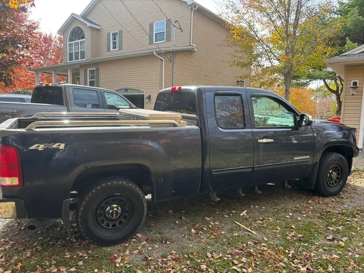 GMC Sierra 2010 photo 3