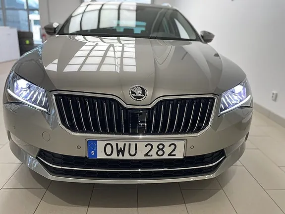 Skoda Superb 2019 photo 3