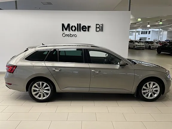 Skoda Superb 2019 photo 5