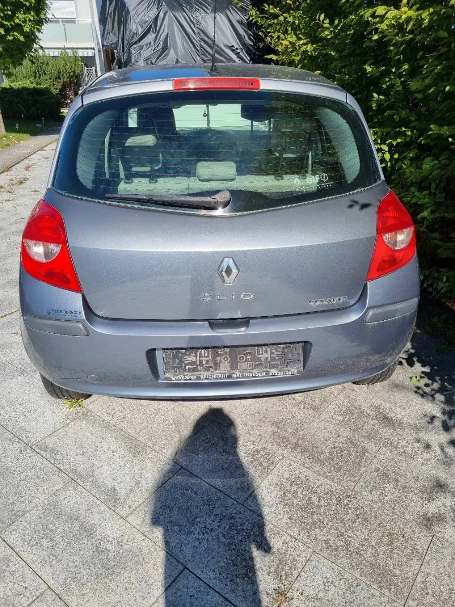 Renault Clio 2005 photo 2