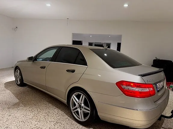Mercedes-Benz E200C 2010 photo 4