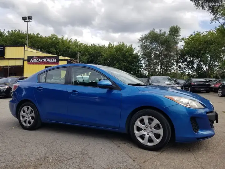 Mazda Mazda3 2012 photo 4