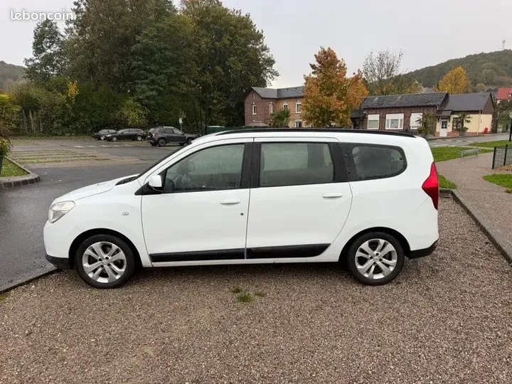 Dacia Lodgy 2012 photo 3