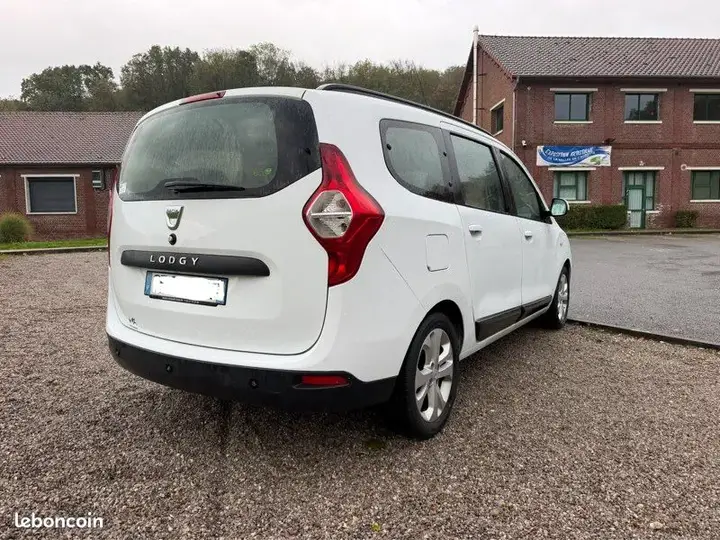 Dacia Lodgy 2012 photo 2