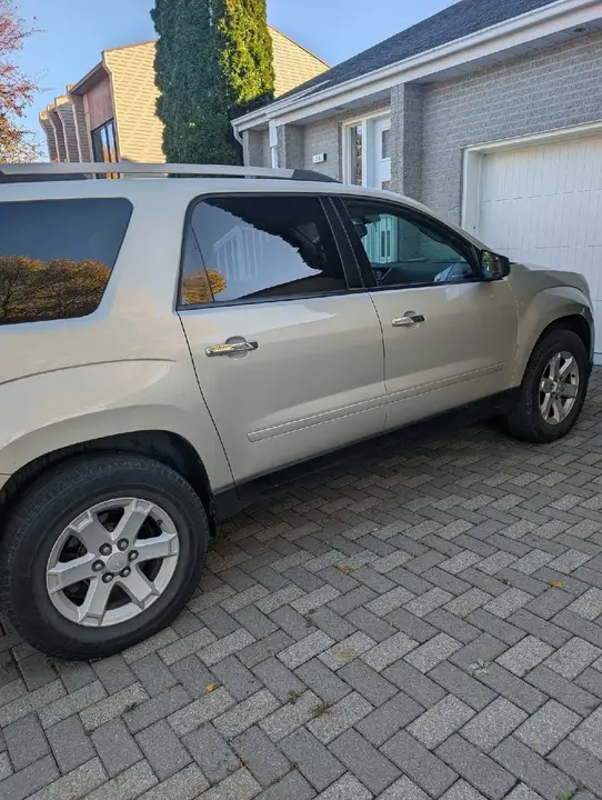 GMC Acadia 2013 photo 2