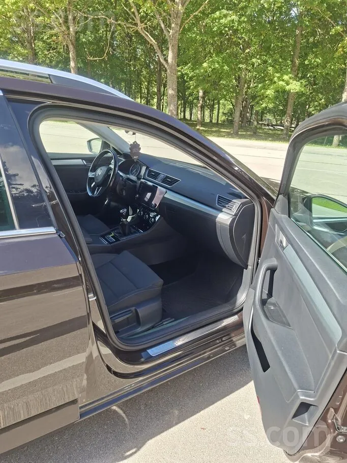 Skoda Superb 2018 photo 4