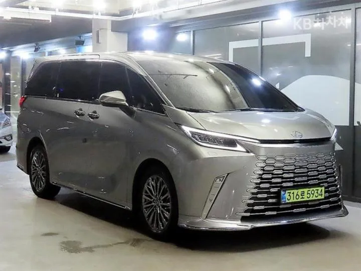 Lexus Lm
