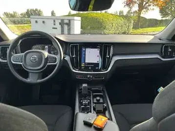 Volvo V60 2022 photo 2