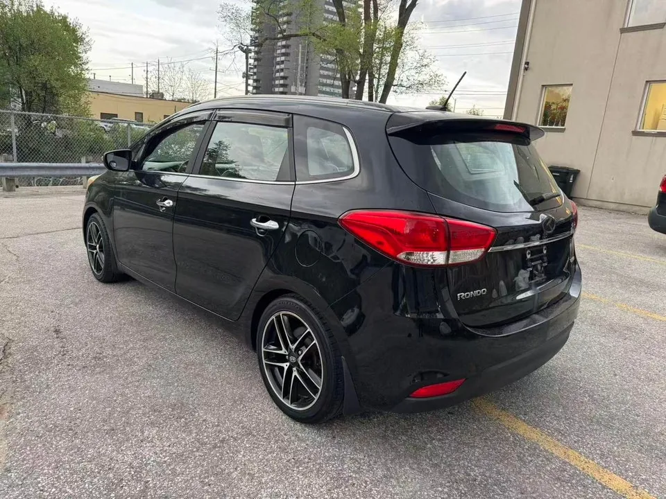 Kia Rondo 2014 photo 4