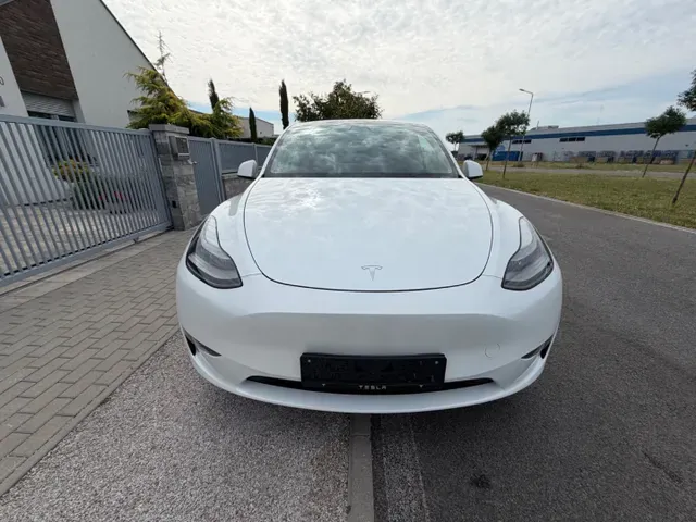 Tesla Model Y 2023 photo 4