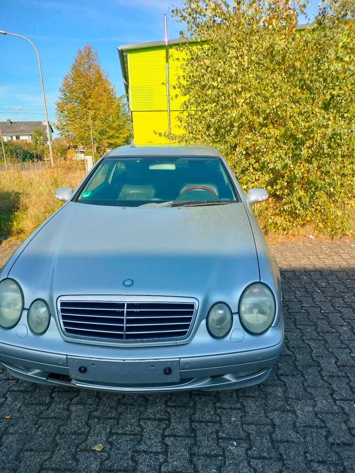 Mercedes-Benz 320