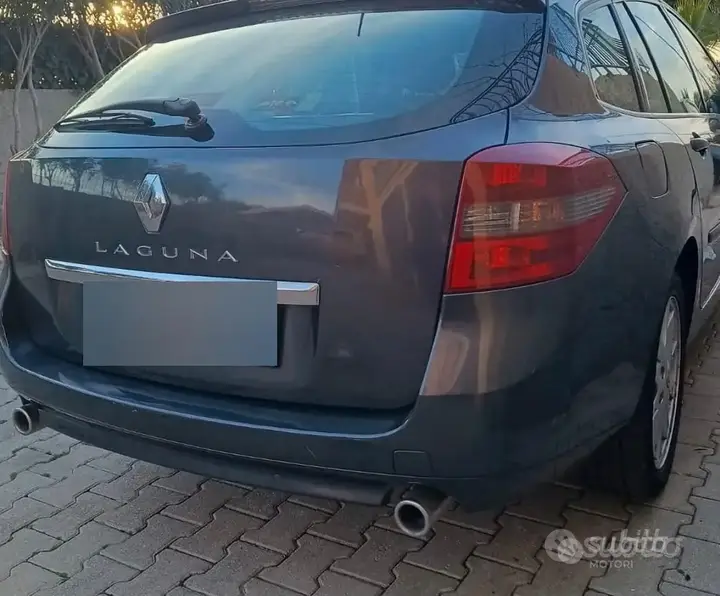 Renault Laguna 2010 photo 2