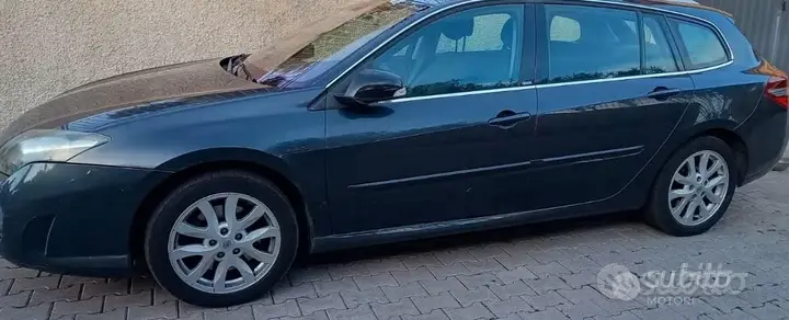 Renault Laguna 2010 photo 3
