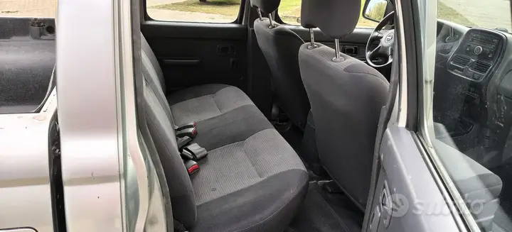 Nissan Np300 2009 photo 4