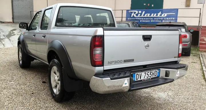 Nissan Np300