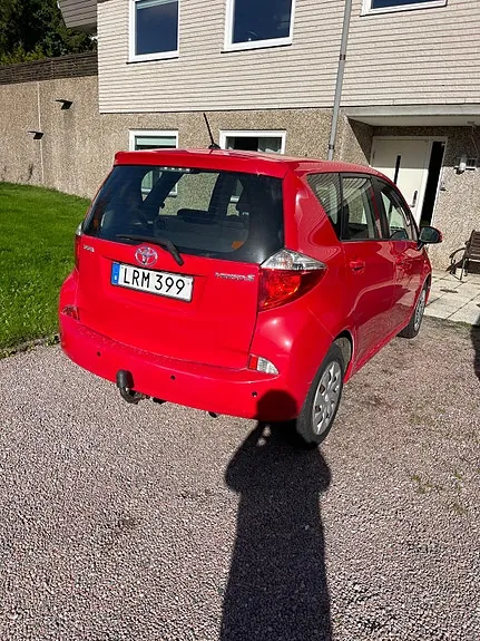 Toyota Verso-S 2011 photo 2