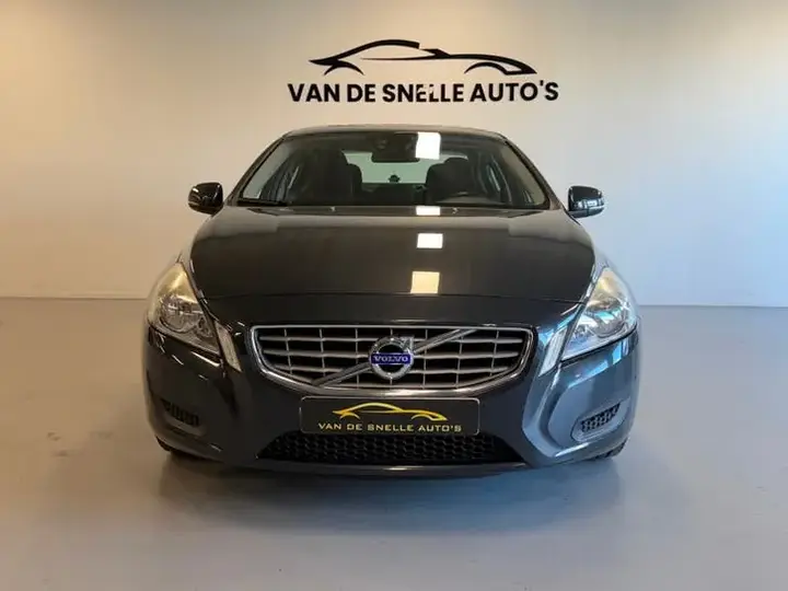 Volvo S60 2013 photo 2