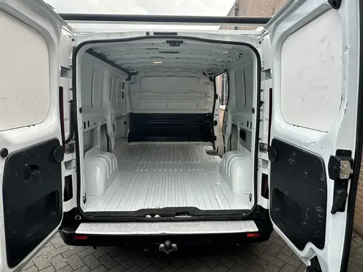 Renault Trafic 2023 photo 3